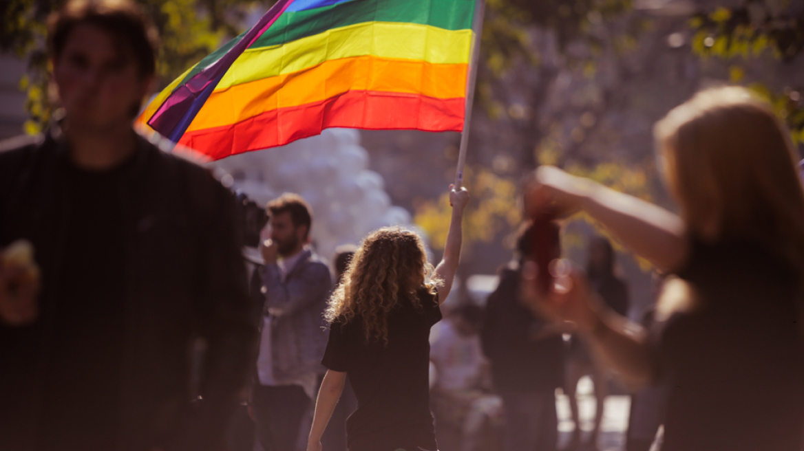 ΛΟΑΤΚΙ+: Λιγότερες διακρίσεις αλλά περισσότερη... βία αντιμετωπίζουν τα μέλη της κοινότητας στην ΕΕ