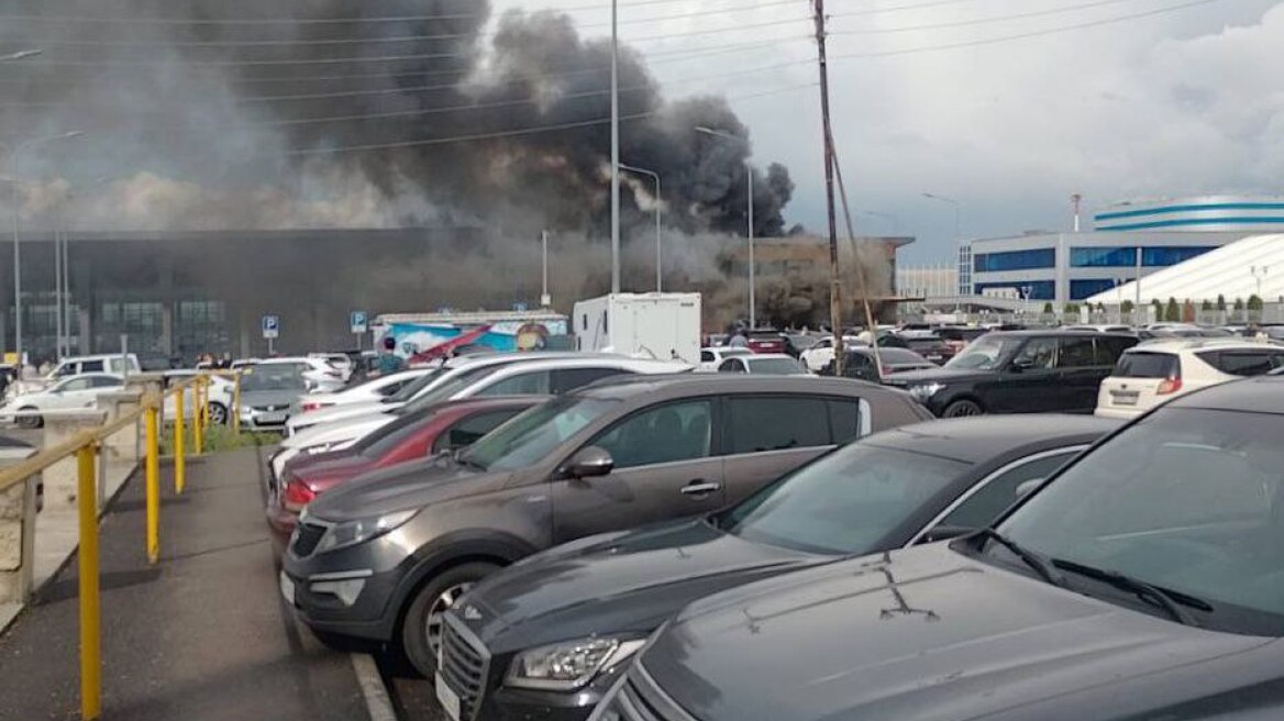 Ρωσία: Φωτιά ξέσπασε σε αεροδρόμιο στην πόλη Μινεράλνιε Βόντι - Βίντεο και φωτογραφίες