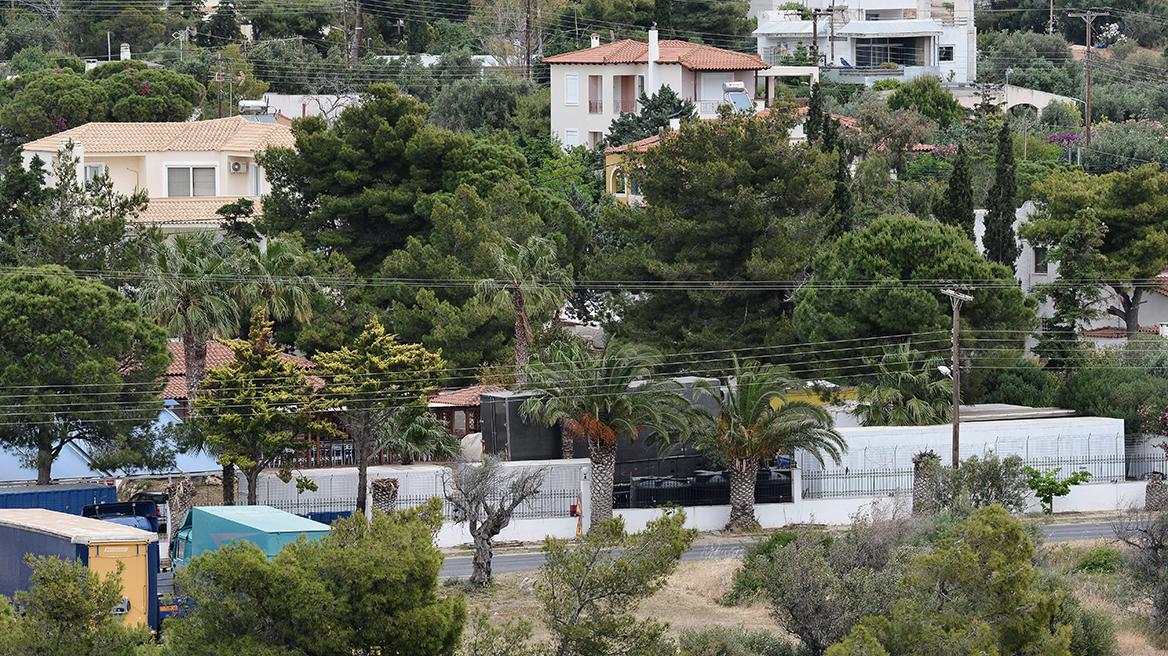 Αρτέμης Σώρρας: Η βίλα-αρχηγείο στο Λαγονήσι, ο πλειστηριασμός και ο ξυλοδαρμός