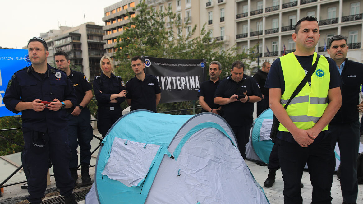 Αστυνομικοί: Διαμαρτυρία στο Σύνταγμα με σκηνές για τη μείωση της αποζημίωσης διανυκτέρευσης