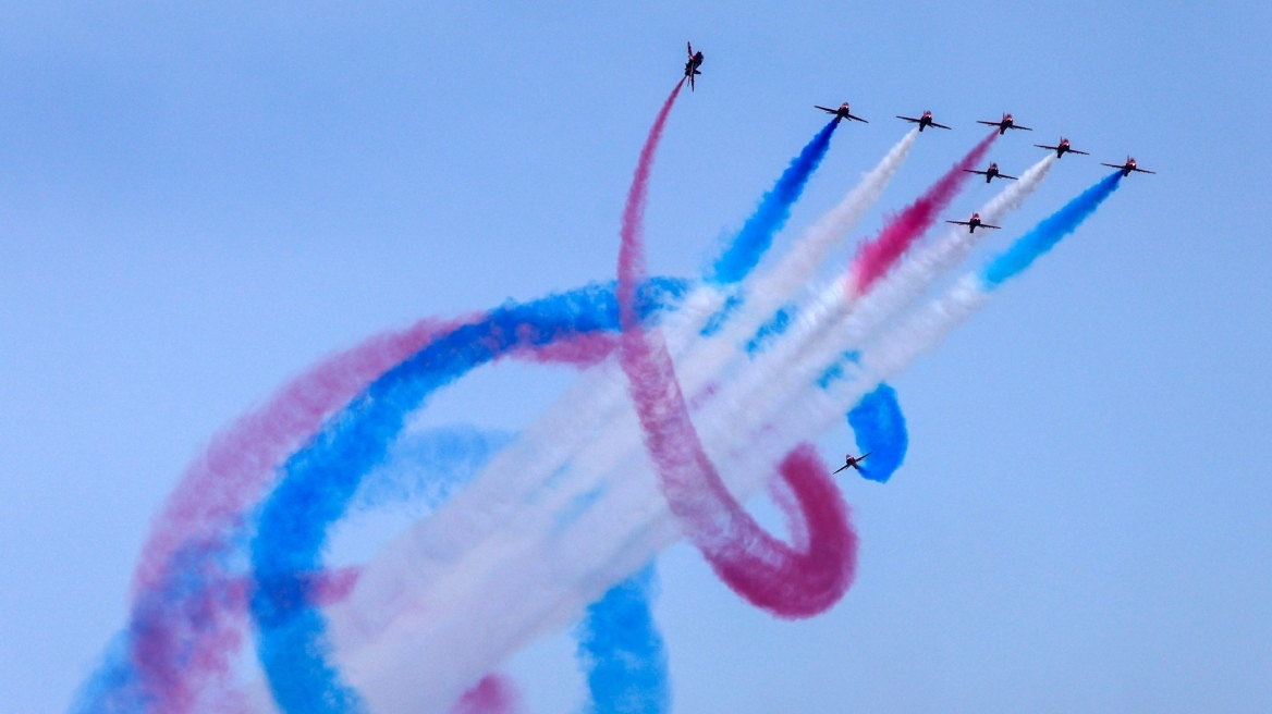 Red Arrows: Χάρισαν χρώμα στον ουρανό των Χανίων - Δείτε βίντεο και φωτογραφίες