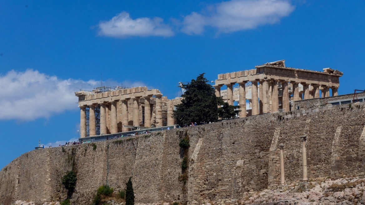 Καιρός: Υποχωρούν οι συνθήκες καύσωνα και η σκόνη - Ενισχύονται οι βοριάδες