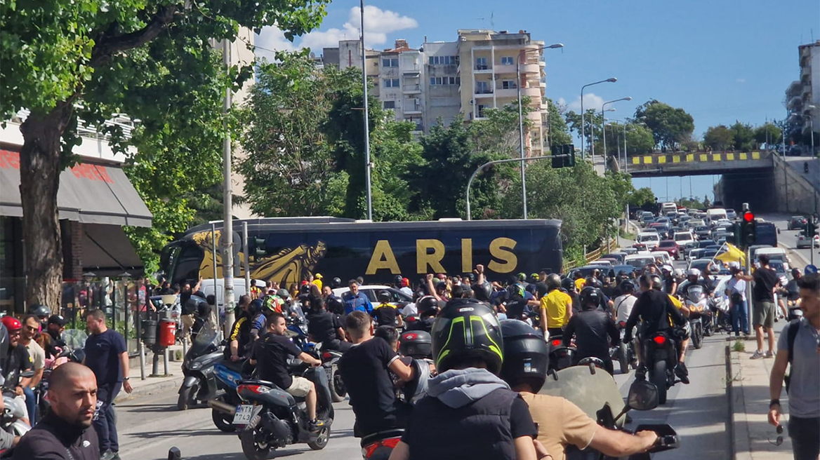 Θερμή υποδοχή για την αποστολή του Άρη πριν από τον τελικό του Κυπέλλου - Δείτε βίντεο και φωτογραφίες