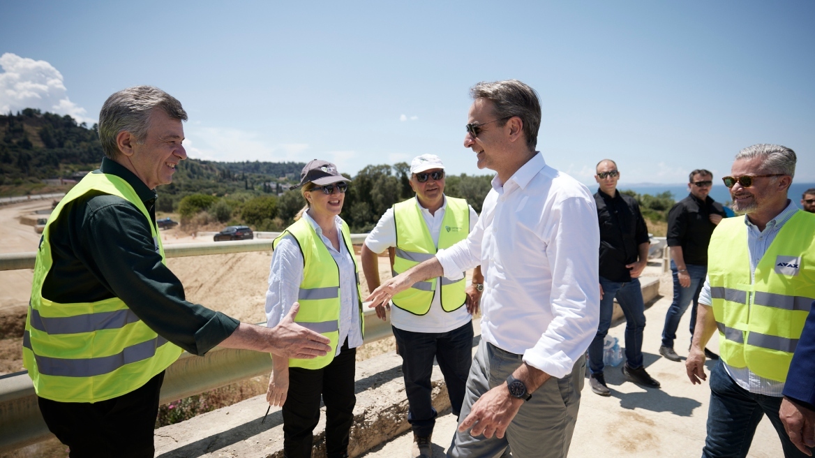 Μητσοτάκης: Επίσκεψη σε εργοτάξιο του Οδικού Άξονα Πατρών-Πύργου - «Εντυπωσιακή η πρόοδος»