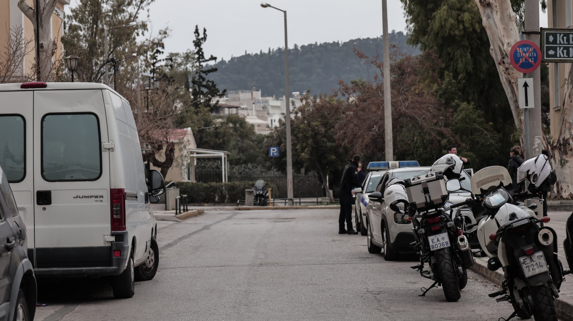 Συναγερμός στην Ευελπίδων μετά από τηλεφώνημα για βόμβα