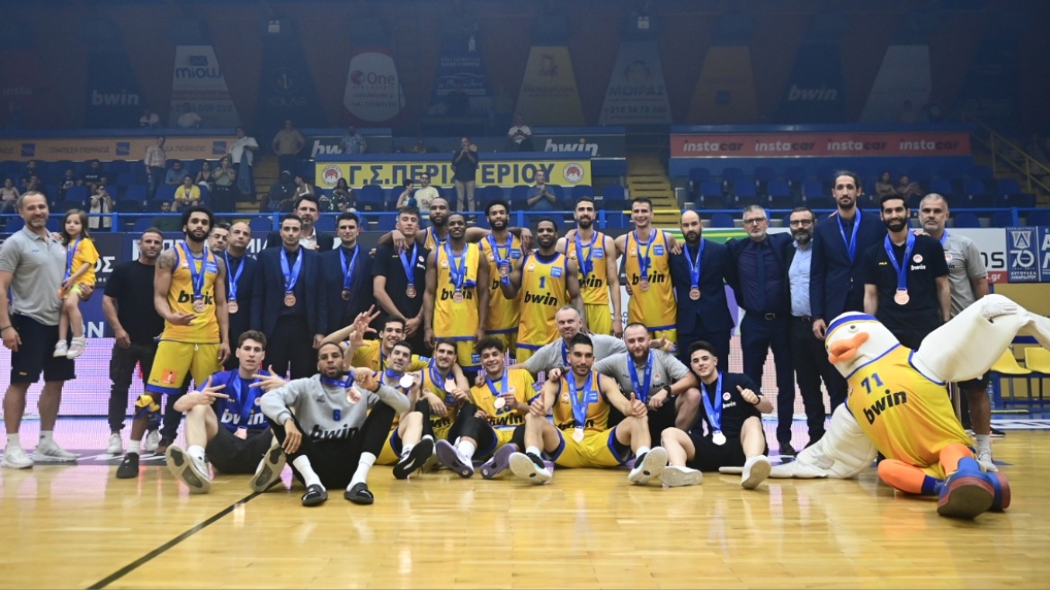 Basket League : Τρίτη θέση για το Περιστέρι, 75-71 τον Άρη - Δείτε βίντεο