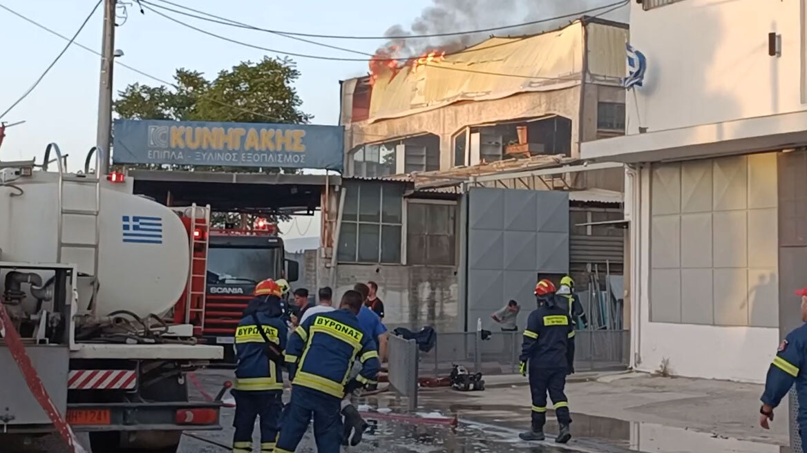 Φωτιά σε αποθήκη με χαρτικά στην Αθήνα