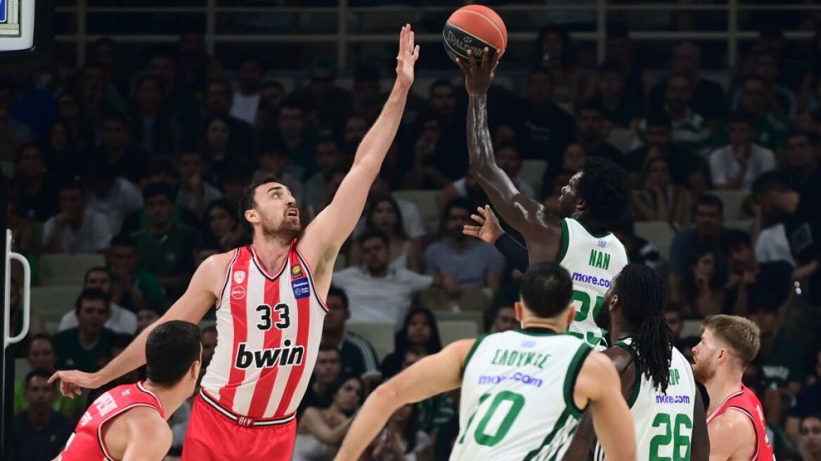 Basket League: Ο Παναθηναϊκός νίκησε 83-76 τον Ολυμπιακό, μείωσε σε 2-1 νίκες και έμεινε ζωντανός στη μάχη του τίτλου