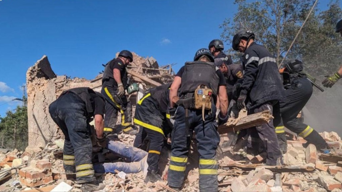 Πόλεμος στην Ουκρανία: Εννέα νεκροί και 29 τραυματίες από ρωσική πυραυλική επίθεση στην πόλη Κριβί Ριχ 