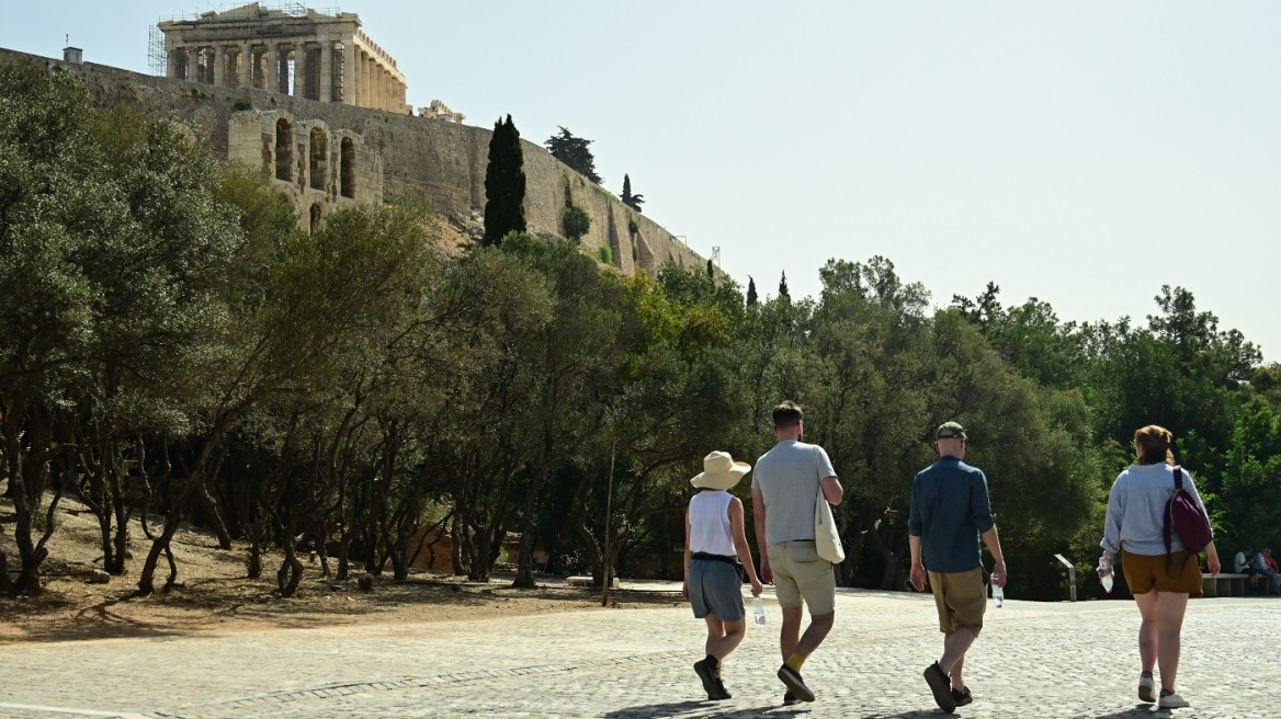 Κλειστοί όλοι οι αρχαιολογικοί χώροι από τις 12:00 έως τις 17:00 στην Αθήνα λόγω καύσωνα - Τι ισχύει για τα εισιτήρια