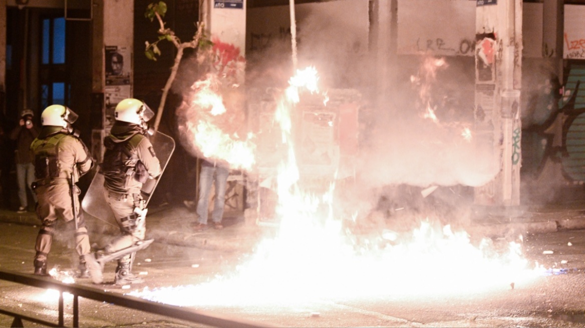 Εξάρχεια: Επεισόδια τα ξημερώματα στα Εξάρχεια – Τραυματίστηκαν τρεις αστυνομικοί και έγιναν 9 συλλήψεις