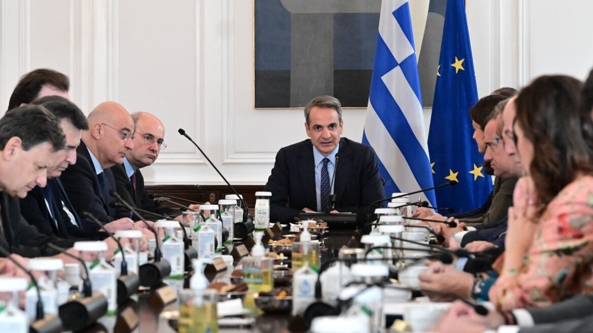 Ανασχηματισμός: Το τελευταίο υπουργικό για τους... αδύναμους κρίκους - «Πυρετός» σεναρίων για την πρωτοβουλία Μητσοτάκη