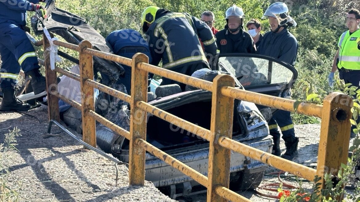 Θανατηφόρο τροχαίο έξω από τη Λάρισα - ΙΧ εξετράπη της πορείας του και έπεσε σε χαντάκι, νεκρός ο 39χρονος οδηγός