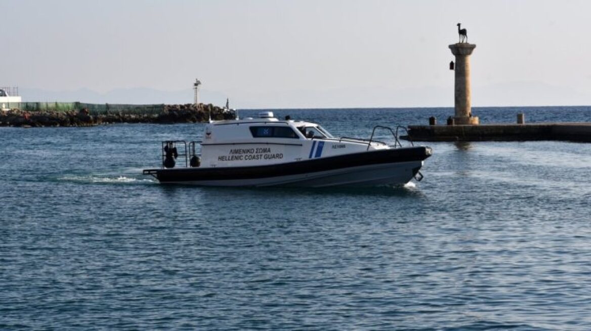 Βυθίστηκε βοηθητικό σκάφος στα Μέθανα - Δεν υπήρχαν επιβαίνοντες 