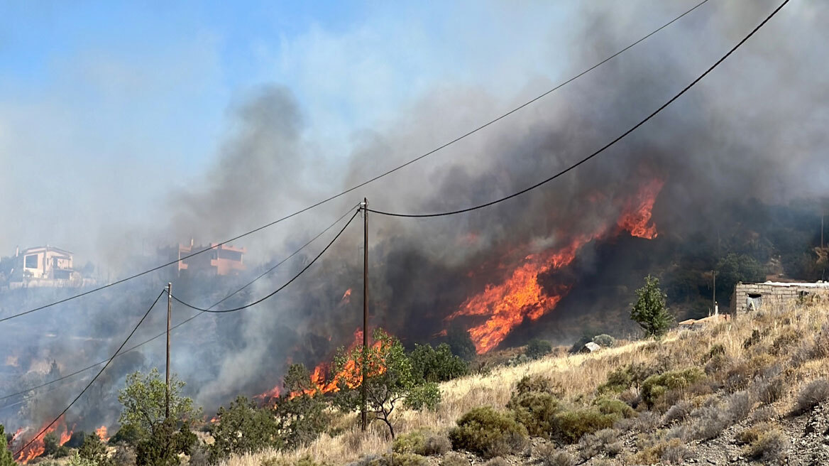 Live Update: Σε πύρινο κλοιό η χώρα - Μεγάλες φωτιές σε πολλές περιοχές - Όλες οι εξελίξεις