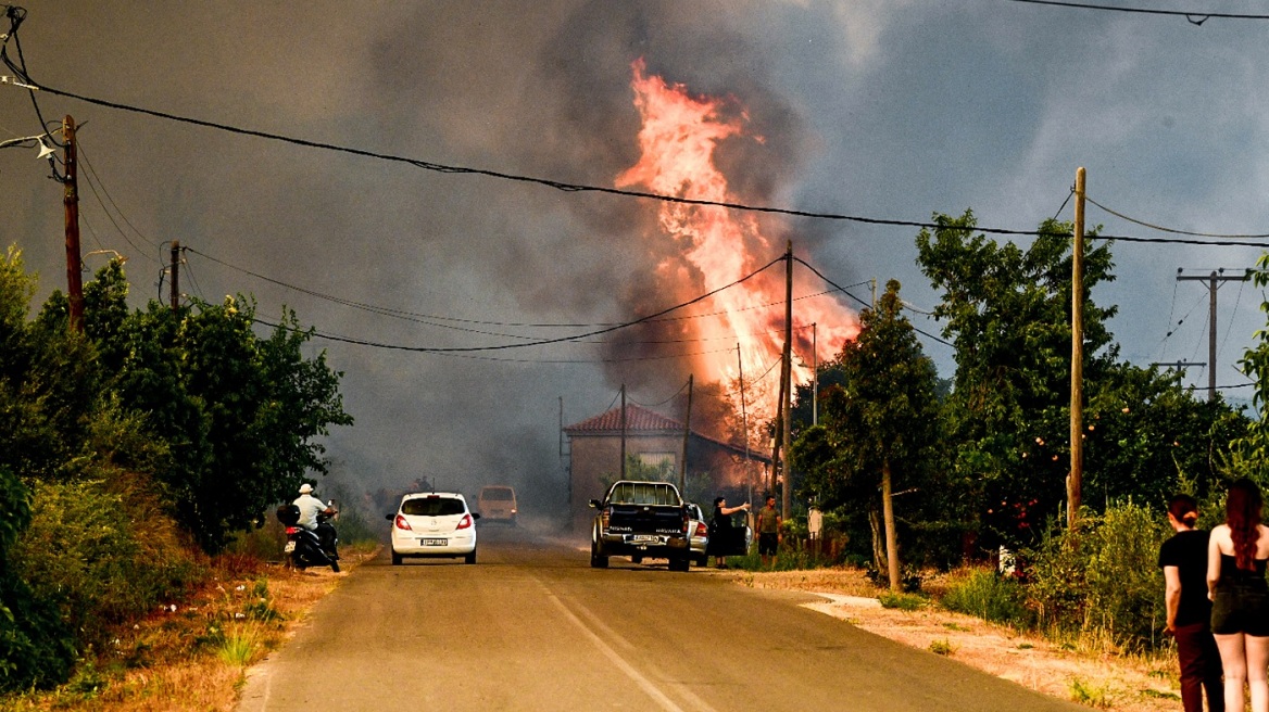 Ηλεία: Σε δύο περιοχές η μεγάλη μάχη με τη φωτιά - Αγωνία για την ενίσχυση των ανέμων μετά τις 12