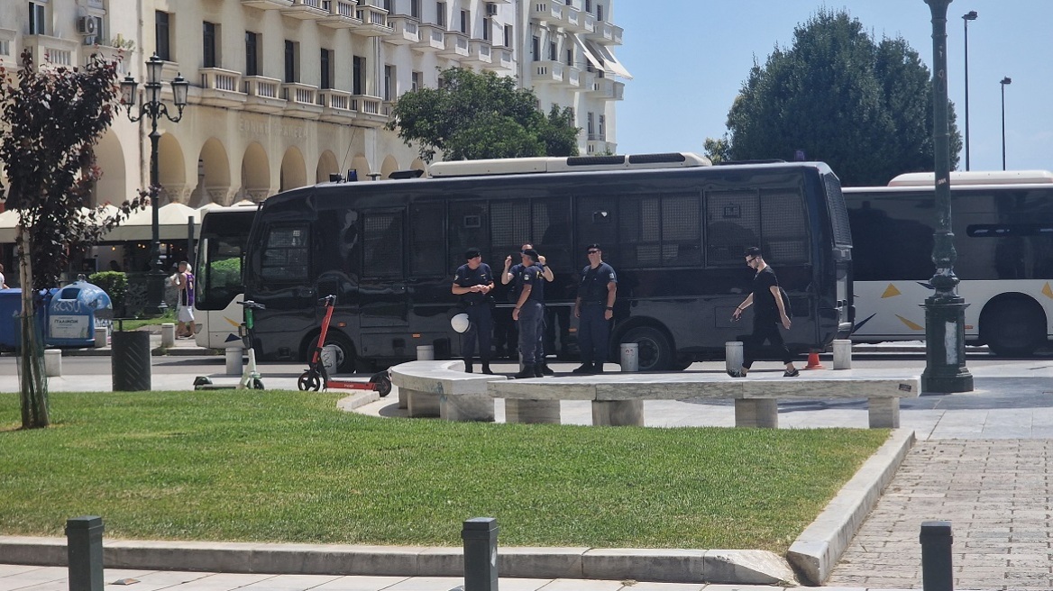 Θεσσαλονίκη: Οκτώ προσαγωγές ατόμων που διαμαρτύρονταν για την Παλαιστίνη – Πέταξαν τρικάκια στο Ολύμπιον