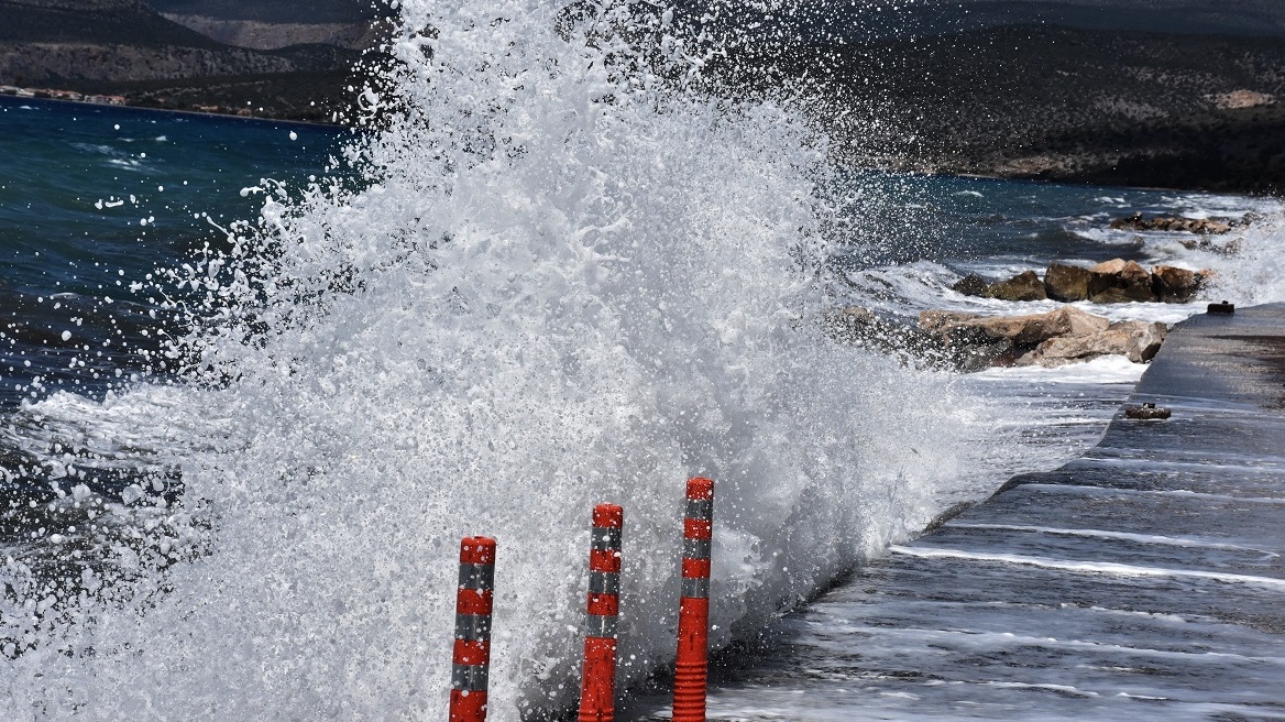 Καιρός: Ξεπέρασαν τα 100 χιλιόμετρα την ώρα οι ριπές του ανέμου το Σάββατο