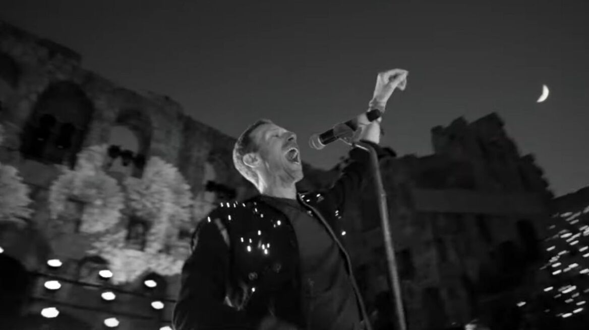 Coldplay: Κυκλοφόρησε το βιντεοκλίπ του τραγουδιού «Feels Like I’m Falling in Love», που γυρίστηκε στο Ηρώδειο