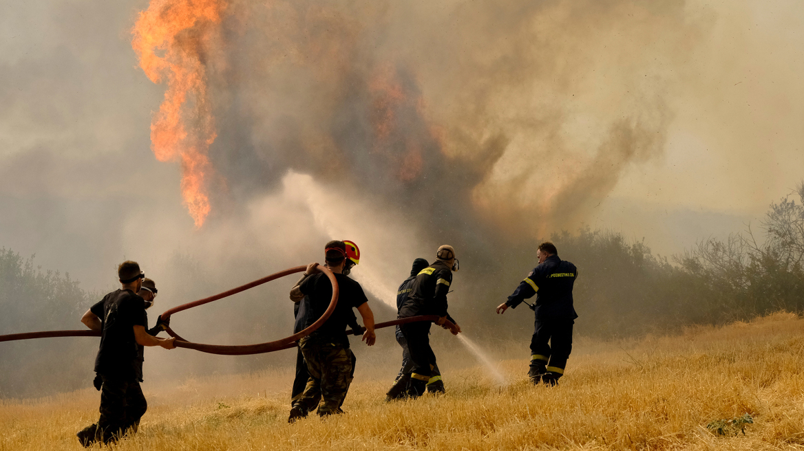 Κεραυνοί προκάλεσαν πυρκαγιές στη Θάσο - Στη μάχη εναέρια μέσα