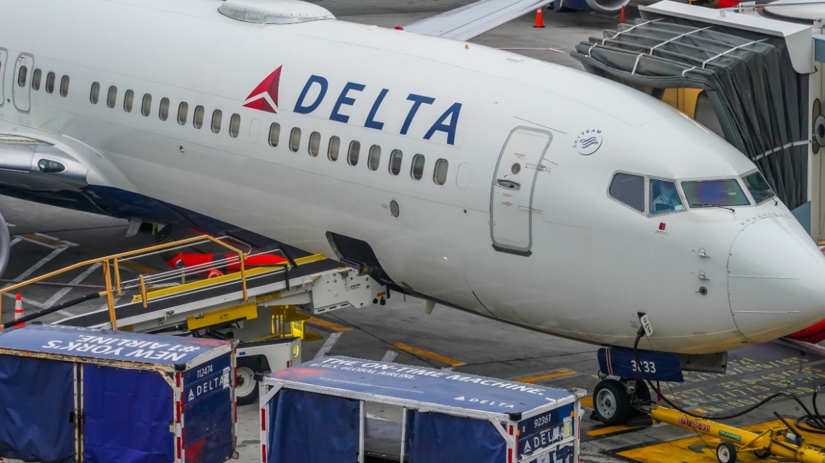 Delta Airlines: Εκτροπή πτήσης στο JFK επειδή σέρβιρε στους πελάτες χαλασμένο φαγητό