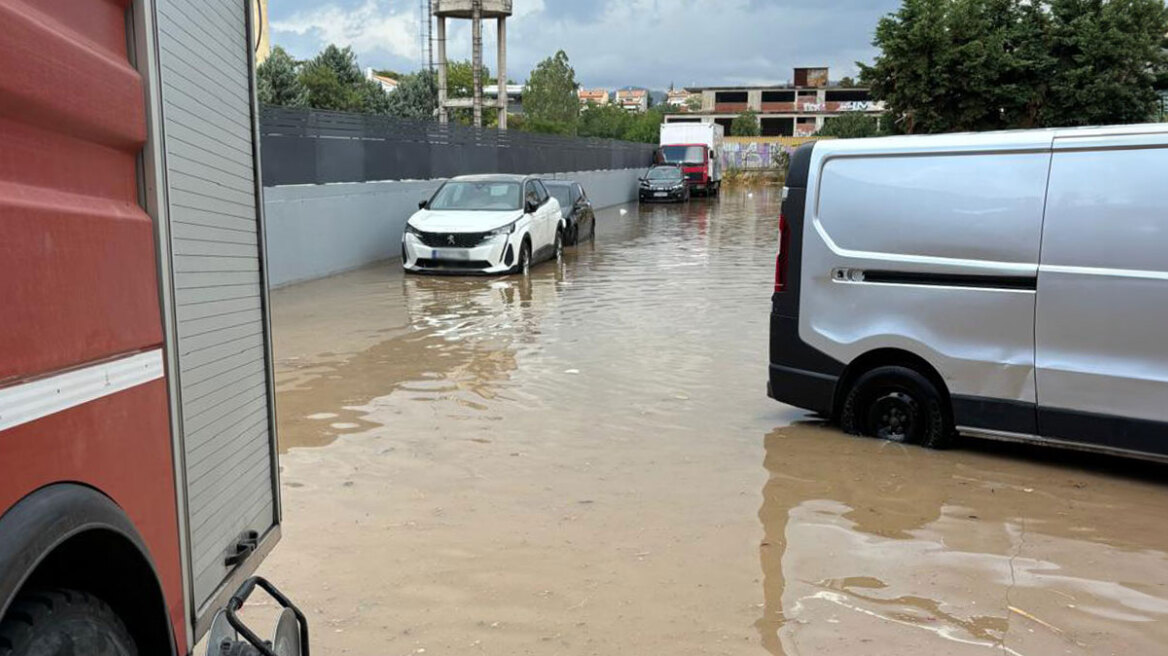 Κακοκαιρία στην Αττική - Χαλάζι στον Άγιο Στέφανο, καταρρακτώδης βροχή στα Σπάτα, δείτε χάρτη με τα σημεία όπου έπεσαν κεραυνοί