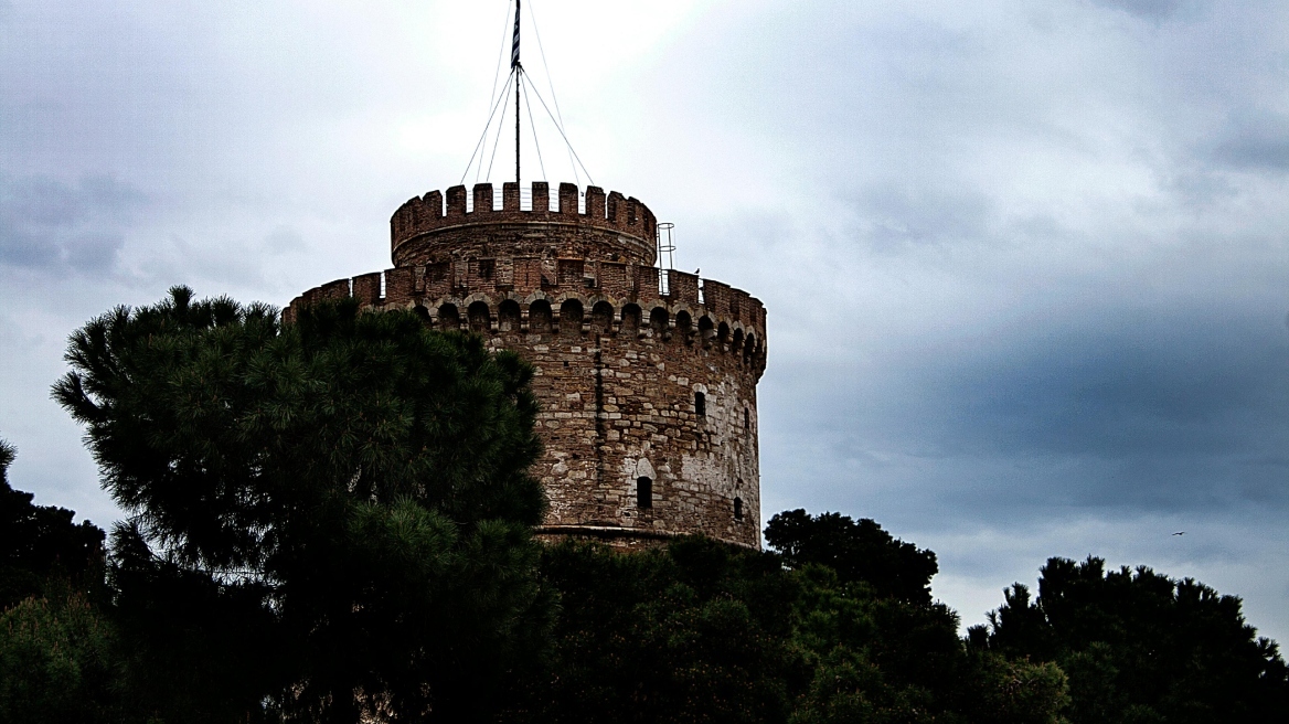 Θεσσαλονίκη: Στην παλιά παραλία της πόλης θα τοποθετηθεί το «δέντρο της μνήμης» για τα θύματα των Τεμπών