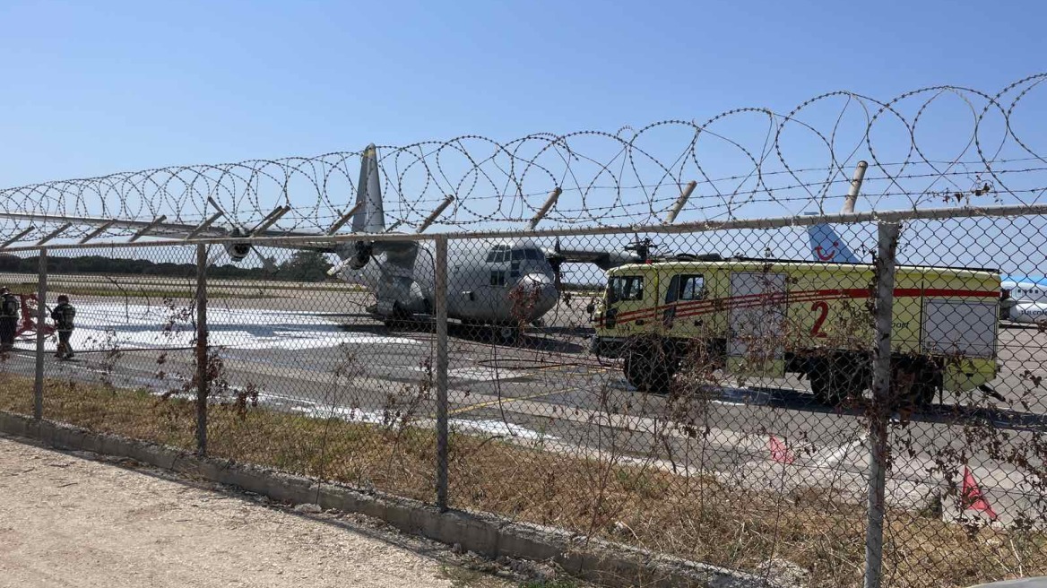 Ένα C-130 καθηλώθηκε στην Κεφαλονιά μετά από πρόσκρουση σε κολώνα