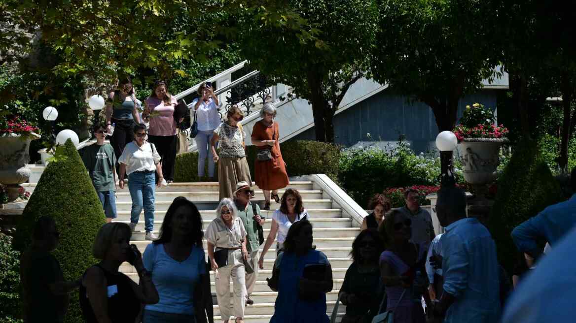 Με μεγάλη συμμετοχή οι εκδηλώσεις στον κήπο του Προεδρικού για τα 50 χρόνια από την αποκατάσταση της Δημοκρατίας 