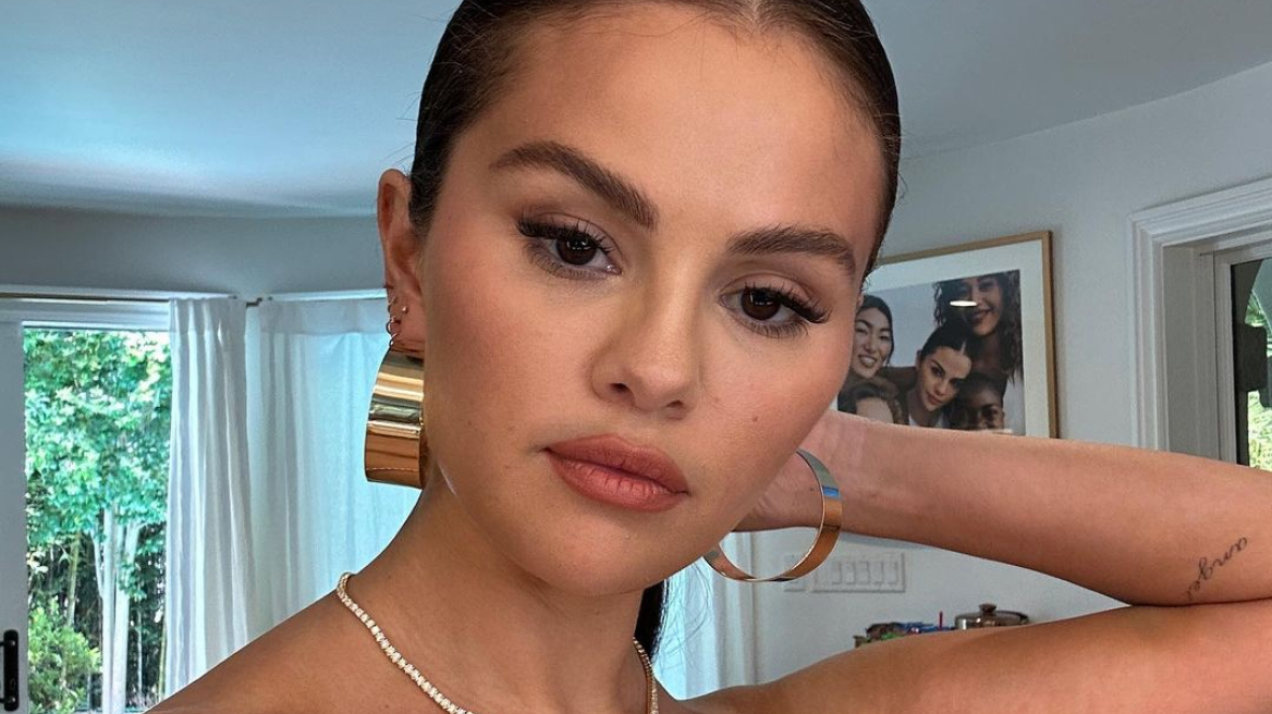 Selena Gomez: Τα βήματα που ακολουθεί για το αγαπημένο της καλοκαιρινό μακιγιάζ