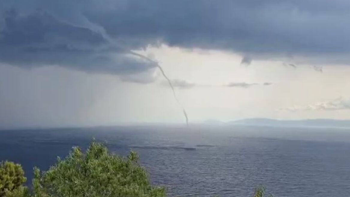 Σκόπελος: Σχηματίστηκε υδροσίφωνας ανοιχτά της περιοχής Περιβόλι