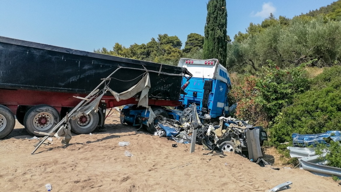 Tροχαίο στην Πύργου - Κυπαρισσίας: Επιζών του πολύνεκρου δυστυχήματος περιγράφει τις στιγμές που οδήγησαν στην τραγωδία