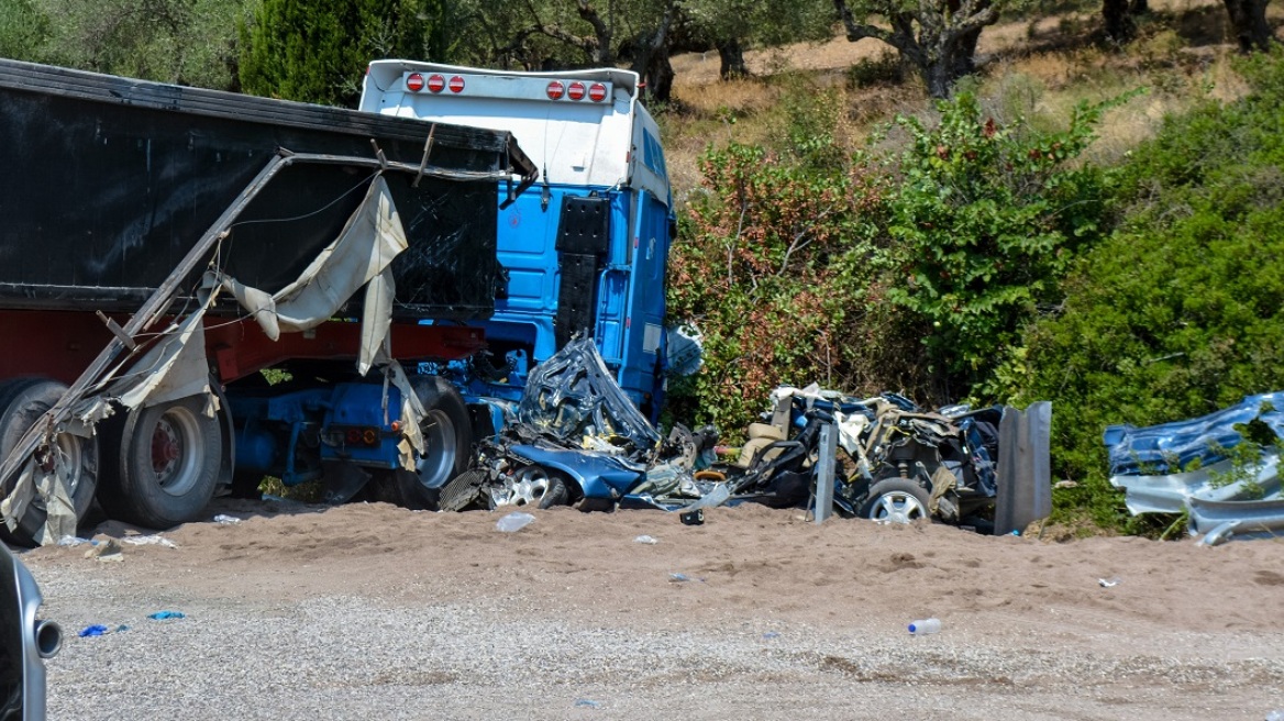 Ανείπωτη τραγωδία στη Μεσσηνία - Ένα βρέφος 12 μηνών και ένα 13χρονο κορίτσι στους 4 νεκρούς του τροχαίου