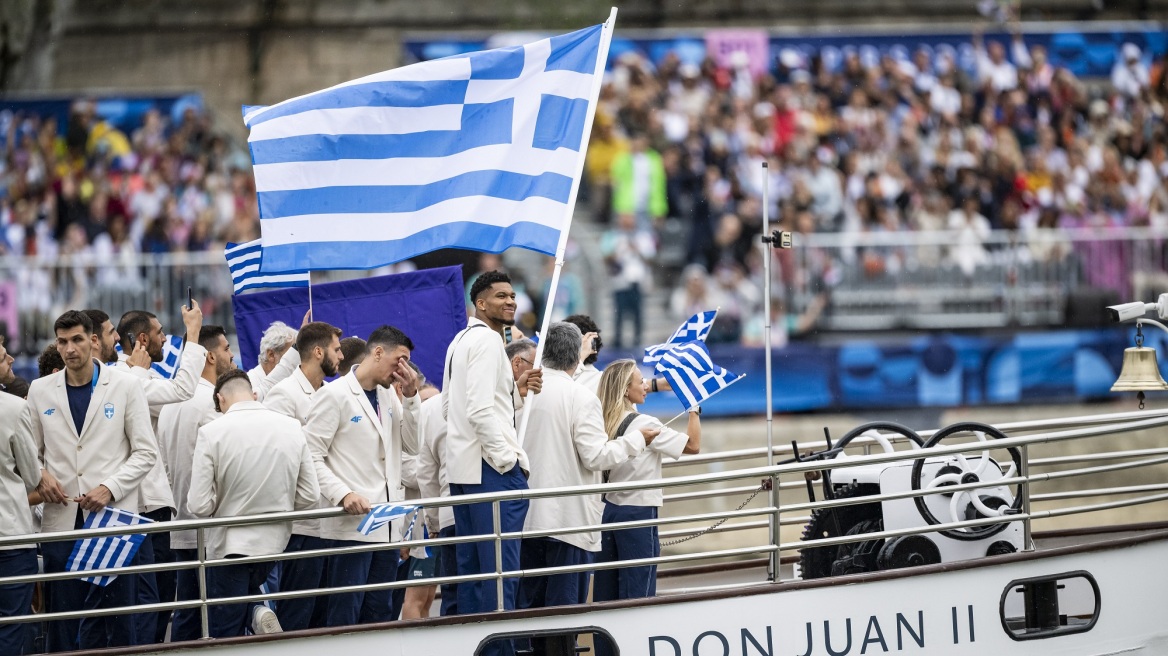 Από τη Σελίν Ντιόν μέχρι απλούς πολίτες του Παρισιού: Κορυφαίες στιγμές της τελετής έναρξης σε φωτογραφίες και βίντεο