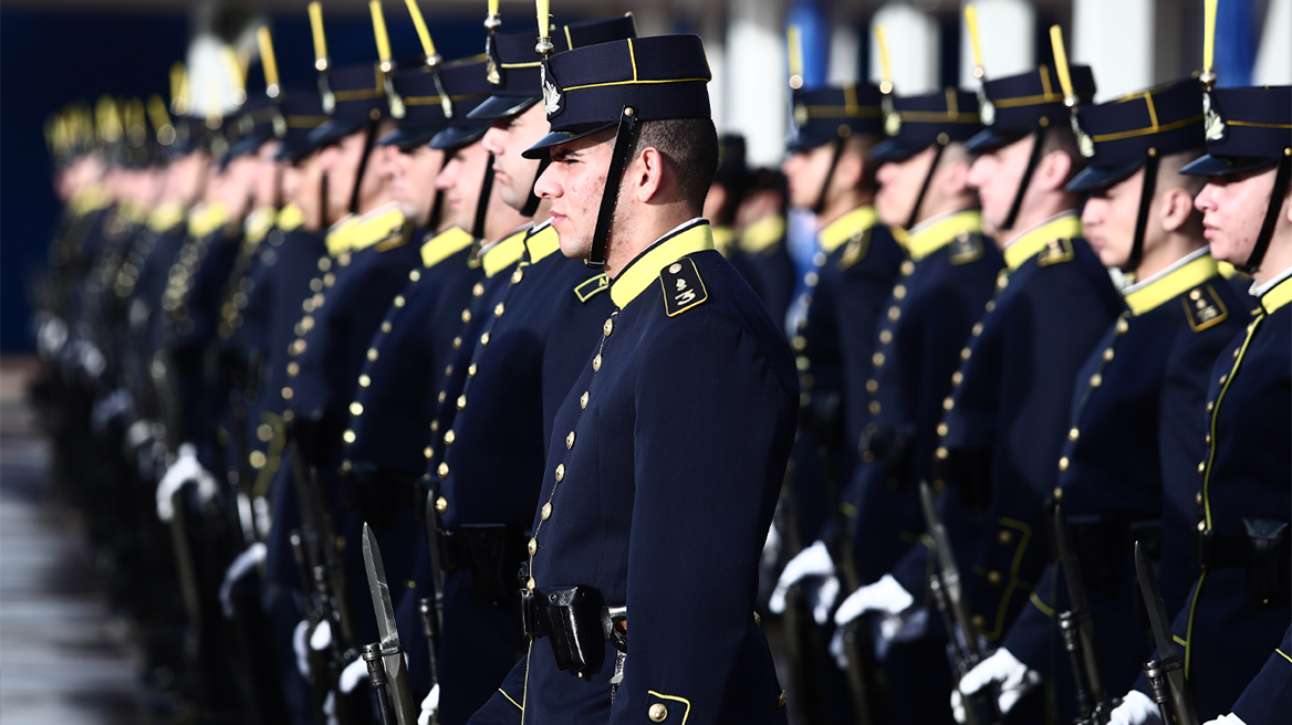 Στρατιωτικές Σχολές: Το φετινό παράδοξο - Αυξήθηκε ο αριθμός των εισακτέων αλλά τριπλασιάστηκαν οι κενές θέσεις