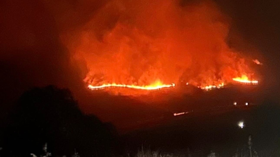 Φωτιά στο Αχλαδοχώρι Σερρών - Εστάλη μήνυμα από το 112, ξεκίνησαν τις ρίψεις τα εναέρια μέσα