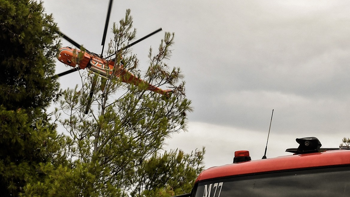 Φωτιά στον Λαγκαδά Θεσσαλονίκης - Στη μάχη και τέσσερα ελικόπτερα