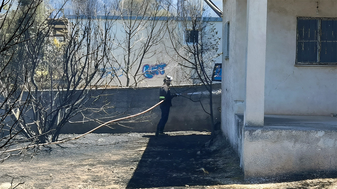 Φωτιά στην Αγία Μαρίνα Κορωπίου κοντά σε κατοικημένη περιοχή - Εστάλη 112 για εκκένωση οικισμών