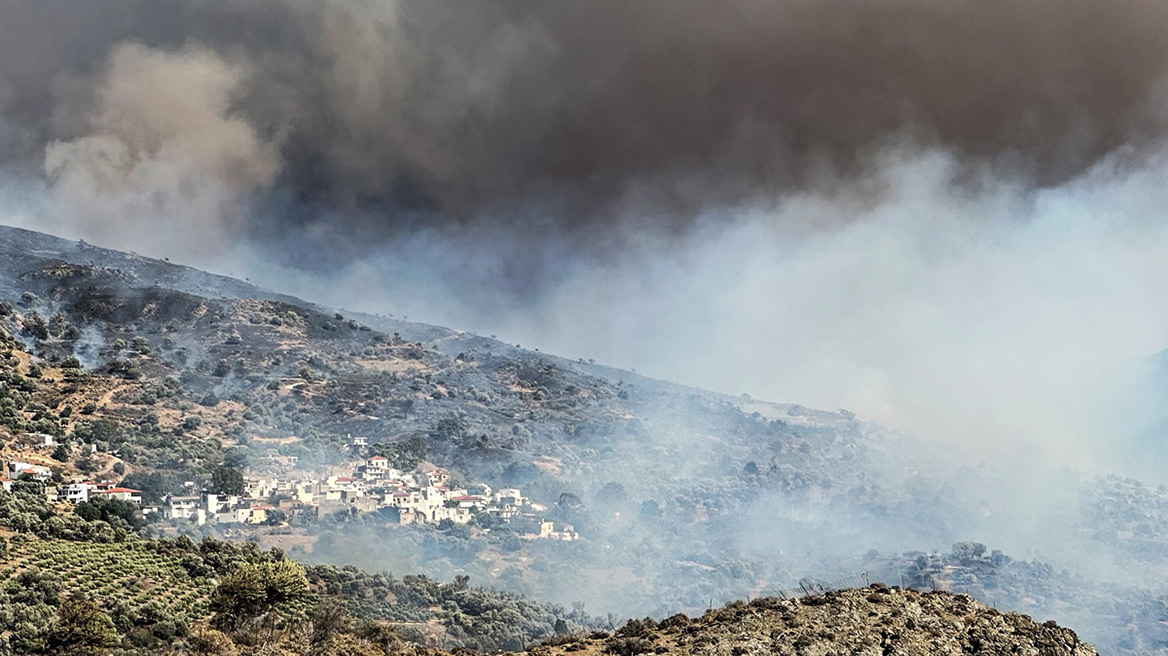 Φωτιά στο νότιο Ρέθυμνο - Καλύτερη εικόνα στα πύρινα μέτωπα, 8 εναέρια μέσα και 300 πυροσβέστες στη μάχη