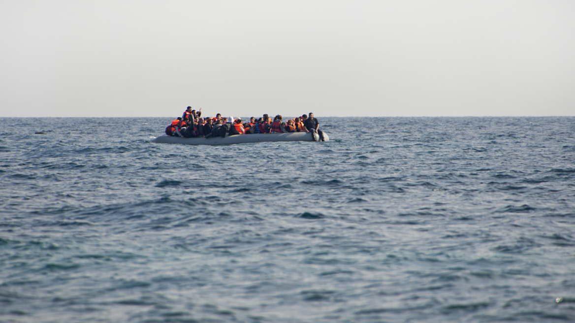 Μετανάστες διασώθηκαν νότια της Γαύδου - 52 ενήλικες και παιδιά μεταφέρονται στην Παλαιόχωρα Χανίων