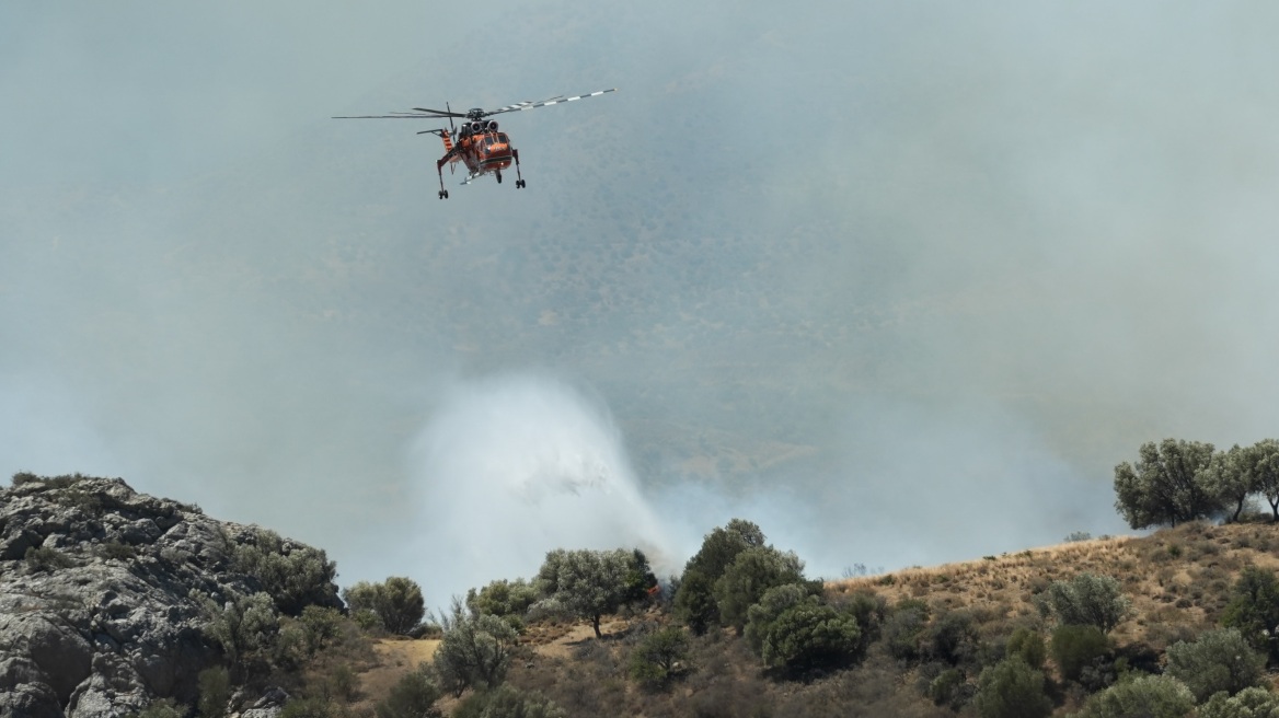 Φωτιά στο Ρέθυμνο: Με 7 εναέρια συνεχίζεται η μάχη της πυροσβεστικής - Αγωνία για την ενίσχυση των ανέμων μέσα στην ημέρα