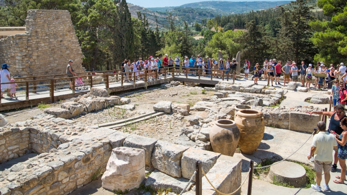 Κνωσός: «Βουλιάζει» από επισκέπτες που εκτιμάται ότι θα αγγίξουν το ένα εκατομμύριο για το 2024