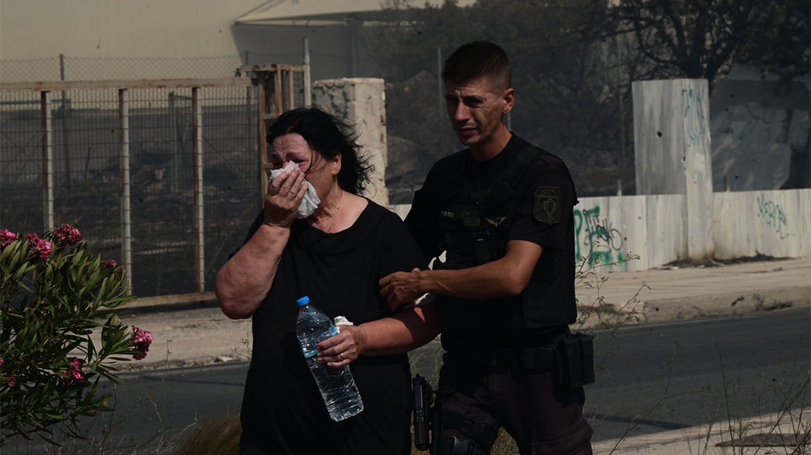 Φωτιά στη ΒΑ Αττική: Τιτάνια μάχη με τις φλόγες, «δύσκολη κατάσταση» λέει η Πυροσβεστική, σε ποιες περιοχές βρίσκονται τα πύρινα μέτωπα