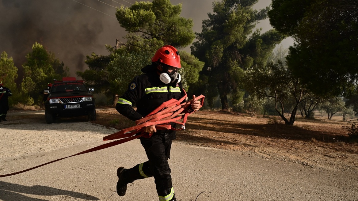 Φωτιά στη βορειοανατολική Αττική: Προβλέψεις για ανέμους 7 και ριπές πάνω από 8 μποφόρ σήμερα το μεσημέρι