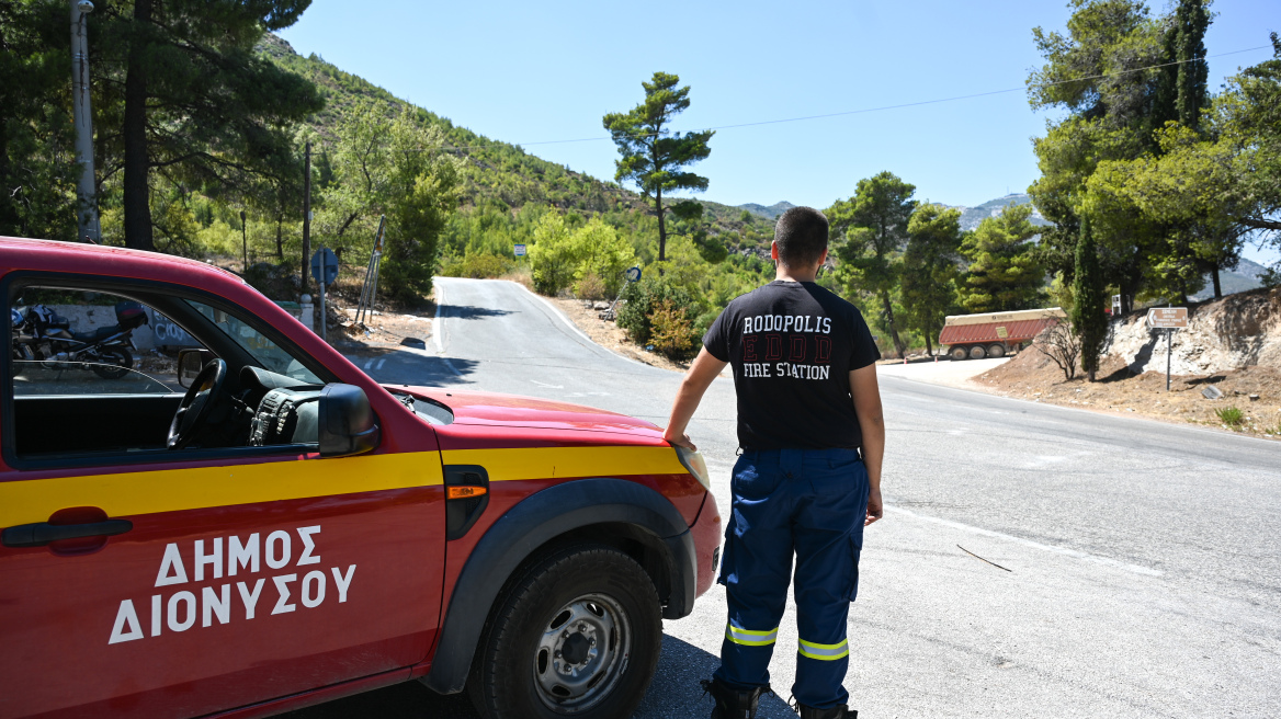 Φωτιά στην Αττική: O δήμος Μοσχάτου-Ταύρου συγκεντρώνει είδη πρώτης ανάγκης για πυρόπληκτους - πυροσβέστες