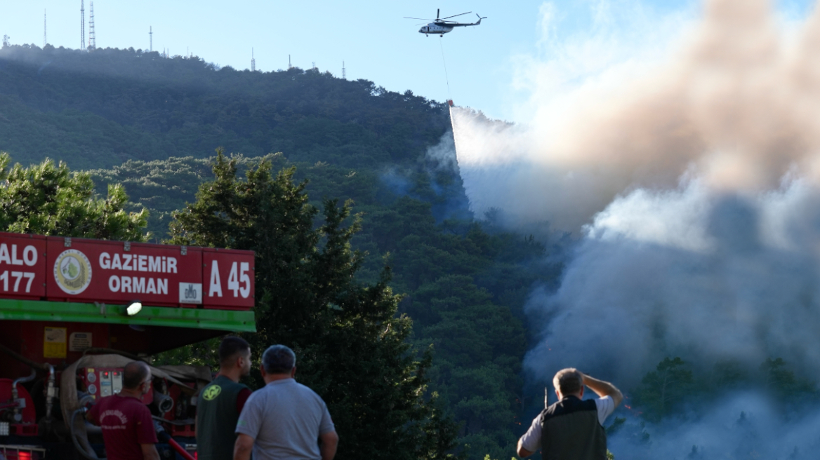 Τουρκία: Με εναέρια μέσα συνεχίζεται η μάχη με τις φλόγες στη Σμύρνη - Δεν απειλούνται πλέον οικισμοί, δείτε βίντεο