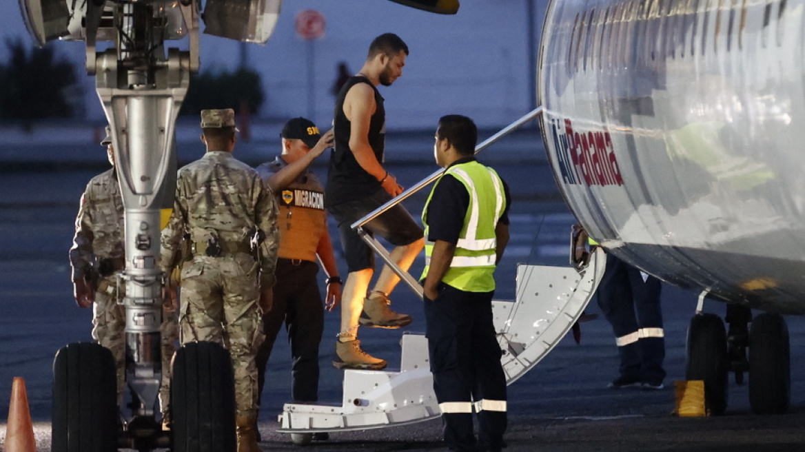 Ο Παναμάς απέλασε 29 παράτυπους μετανάστες σε εφαρμογή συμφωνίας με τις ΗΠΑ