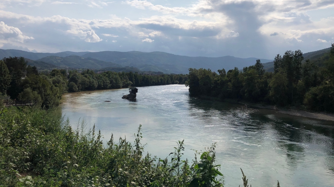 Σερβία-Βοσνία: Τέσσερις άνθρωποι εντοπίστηκαν νεκροί από ναυάγιο σκάφους που μετέφερε μετανάστες στον ποταμό Δρίνο