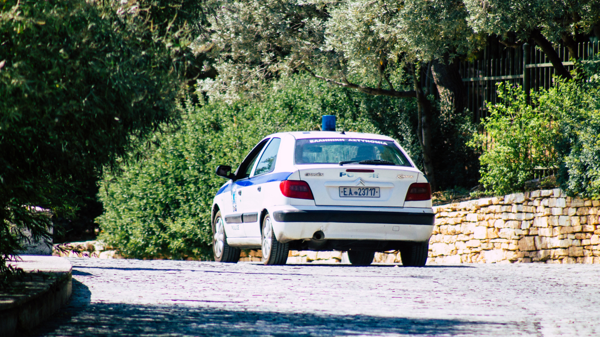 Βρήκαν πλήθος όπλα στο σπίτι 63χρονου στη Ρόδο