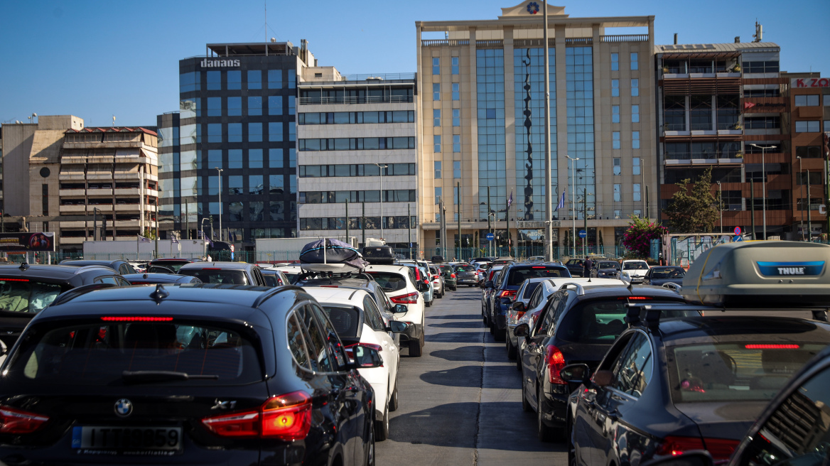 Ξεκίνησε η μεγάλη επιστροφή των αδειούχων του Αυγούστου - Αυξημένη κίνηση στα λιμάνια (βίντεο)